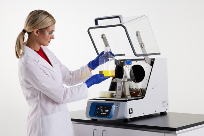 Thermo Scientific™ Solaris 2000 I Small Incubated Benchtop Orbital Shaker